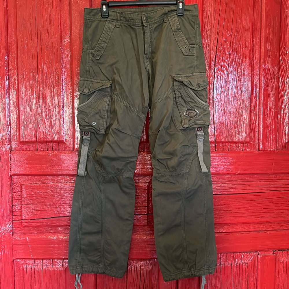 Women’s mid rise cargo pants in olive green